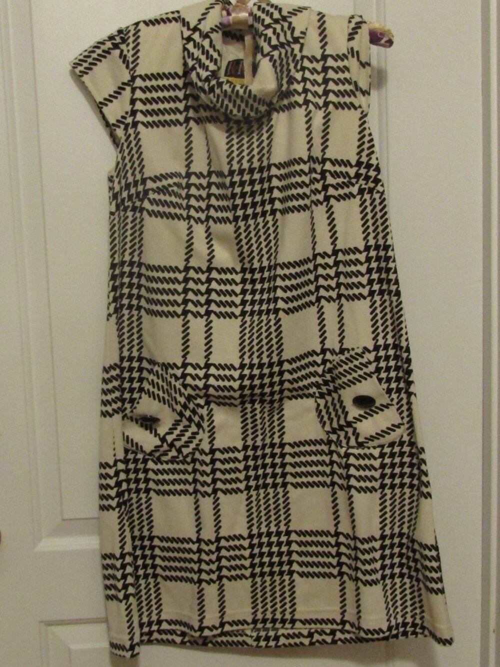 R & K ORIGINALS Houndstooth Pullover Dress Size Medium Cowl Neck Button Pockets